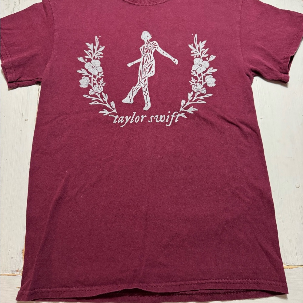 Taylor Swift Still On That Tightrope Maroon T Shirt Size Small